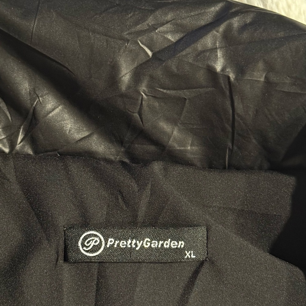Elegant Black Quilted Vest - Picture 4 of 4